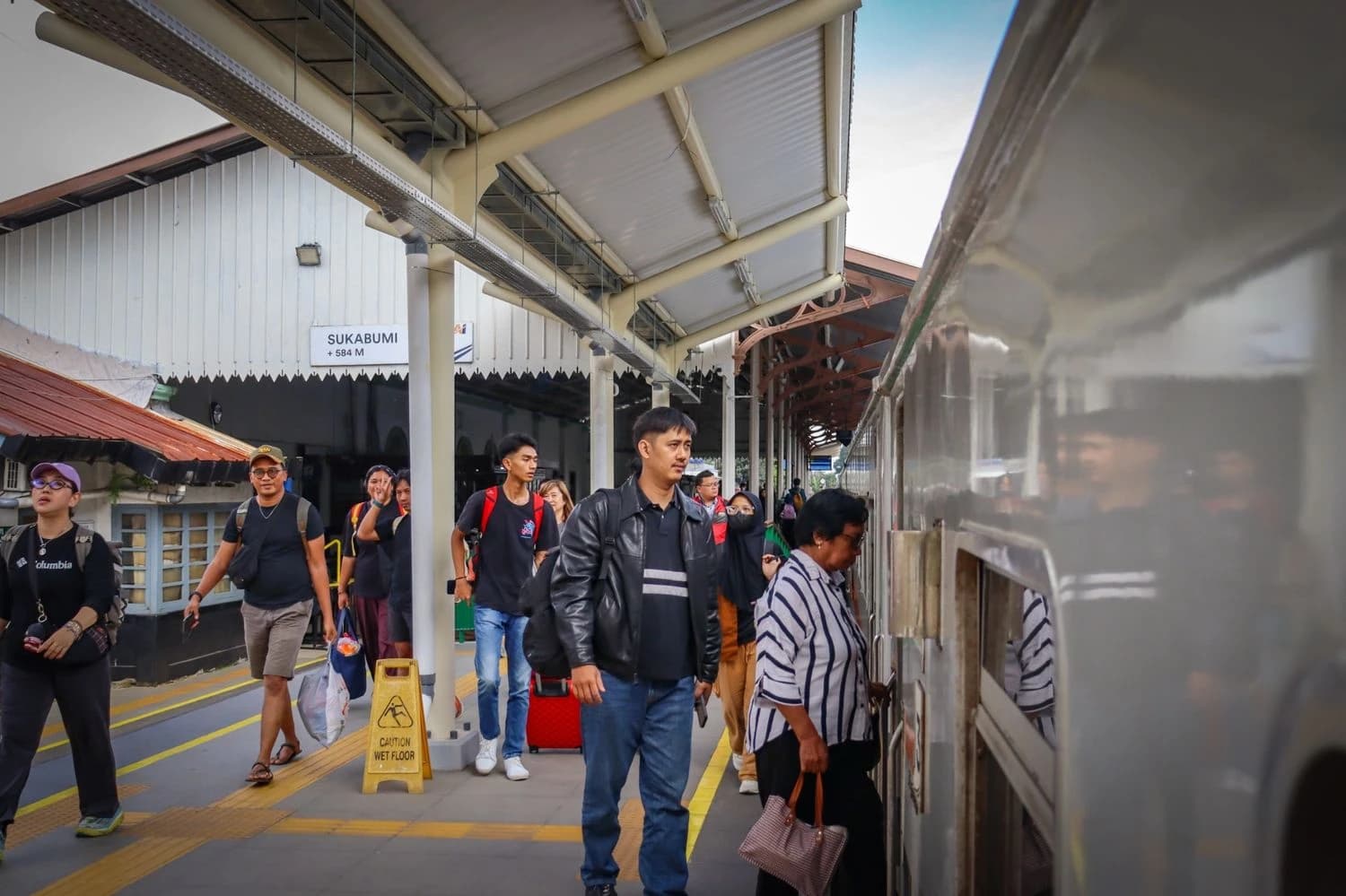 Perjalanan Makin Mudah! 4,67 Juta Pelanggan Nikmati Layanan KA Lokal KAI
