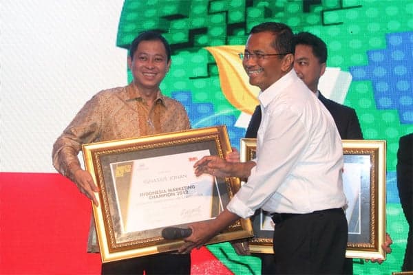 Direktur Utama PT KAI Terpilih Sebagai Indonesia Marketing Champion 2012
