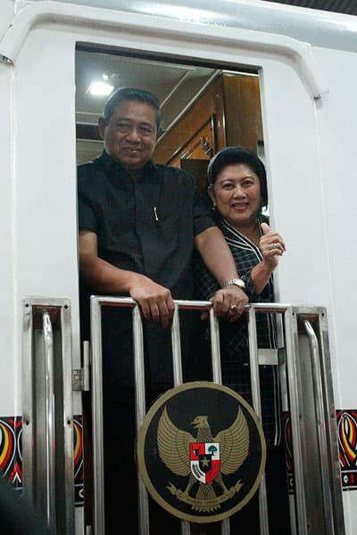 Dari Cirebon ke Pekalongan, SBY Naik Kereta Luar Biasa