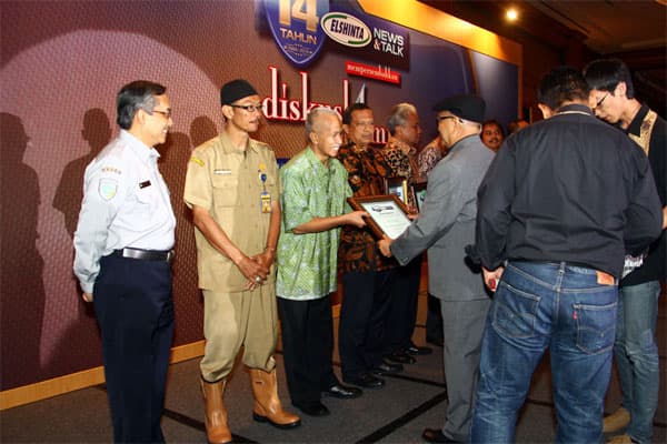 Senior Manajer Humas Daop 1 Sebagai Narasumber Individu ter-Kooperatif 2013
