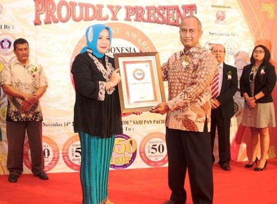 PT KAI Meraih Penghargaan The Best Service Excellent Of The Year
