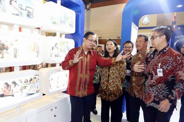 Menteri BUMN Kunjungi Stand KAI di IBD Expo 2016