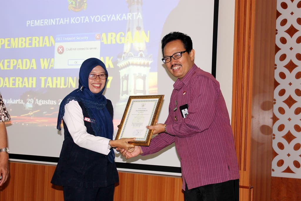 KAI Terima Penghargaan Wajib Pajak Panutan