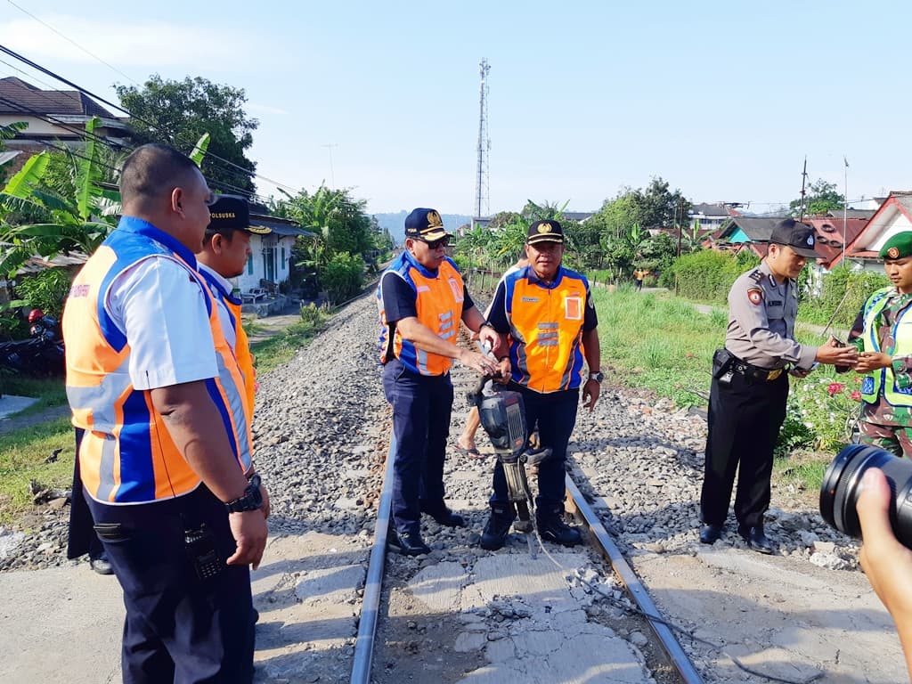 Penutupan Pelintasan Liar Secara Serempak di Seluruh Wilayah KAI