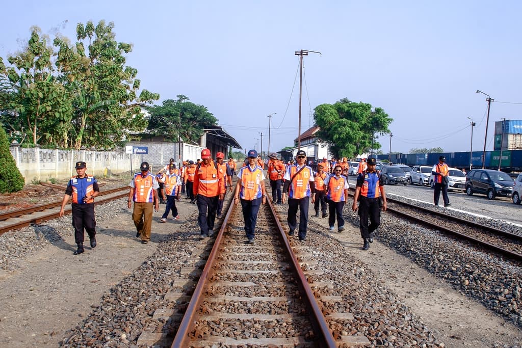 Napak Tilas Jajaran KAI ke Jalur KA Pertama di Indonesia