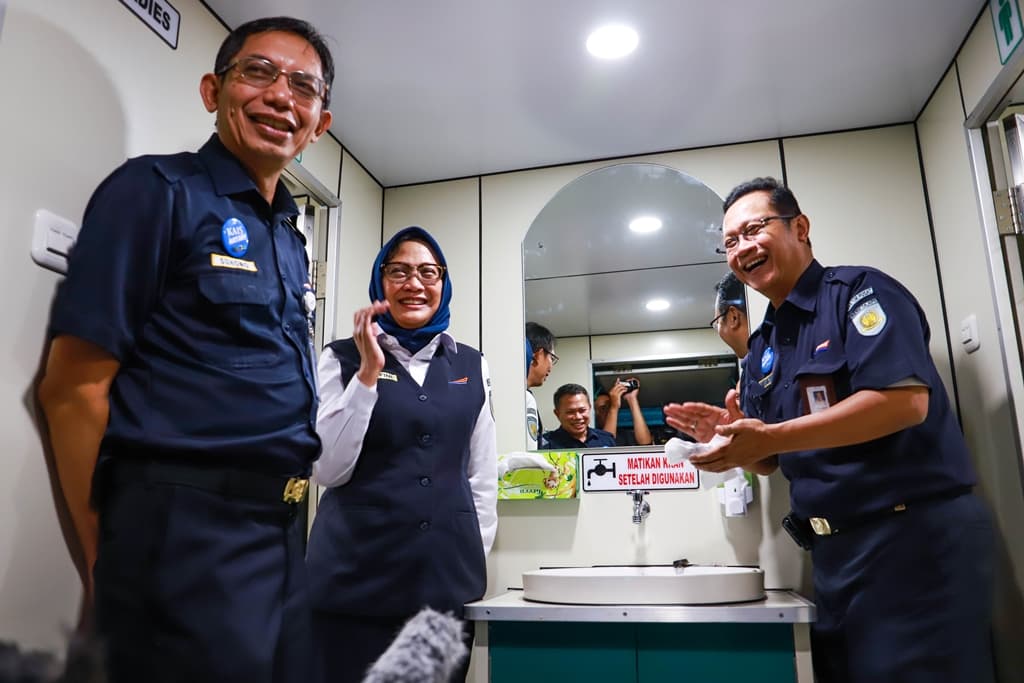 KAI Resmikan Toilet Protable dan Monumen Lokomotif di Stasiun Yogyakarta