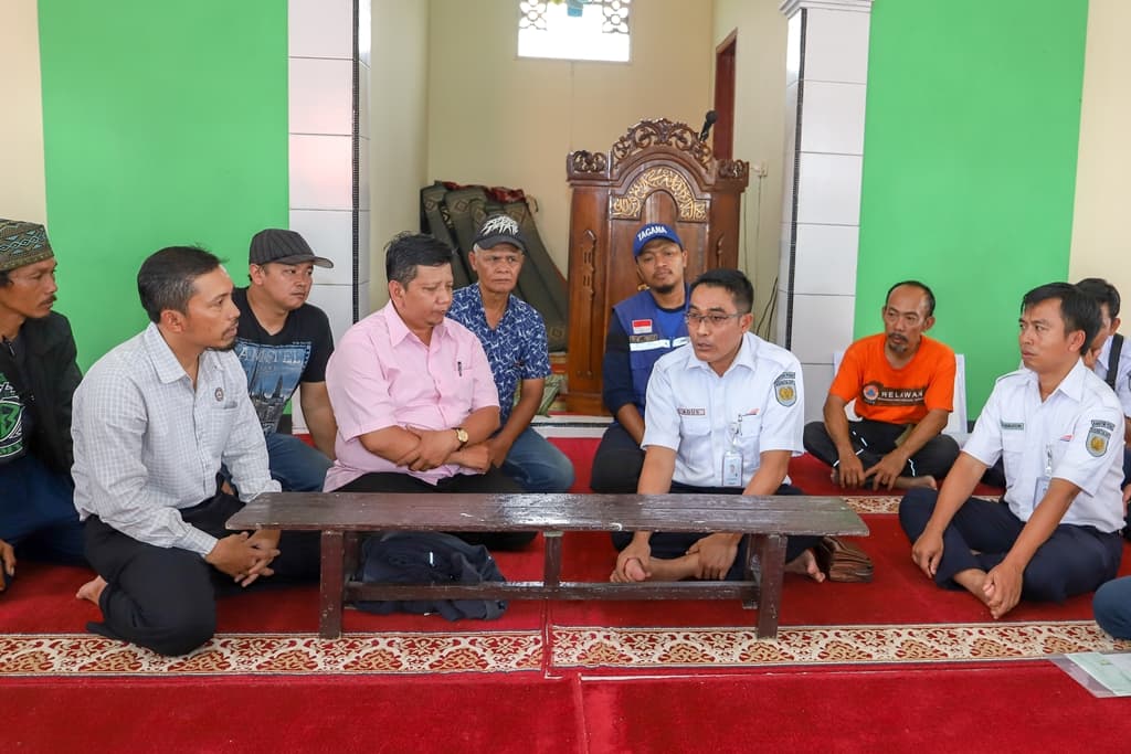 KAI Salurkan Bantuan kepada Korban Puting Beliung di Rancaekek