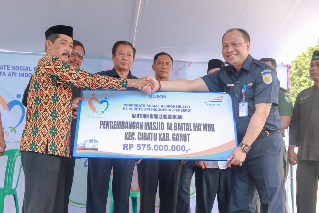 KAI Salurkan Bantuan melalui Pasar Murah