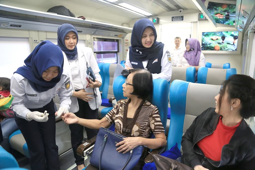 Rayakan Imlek, KAI Daop 8 Gelar Pemeriksaan Gratis