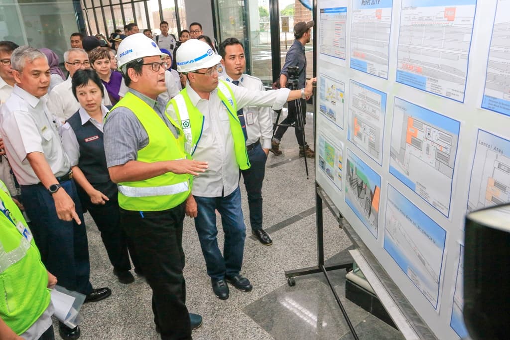 Menhub Cek Sejumlah Proyek KA di Stasiun Manggarai dan Cakung