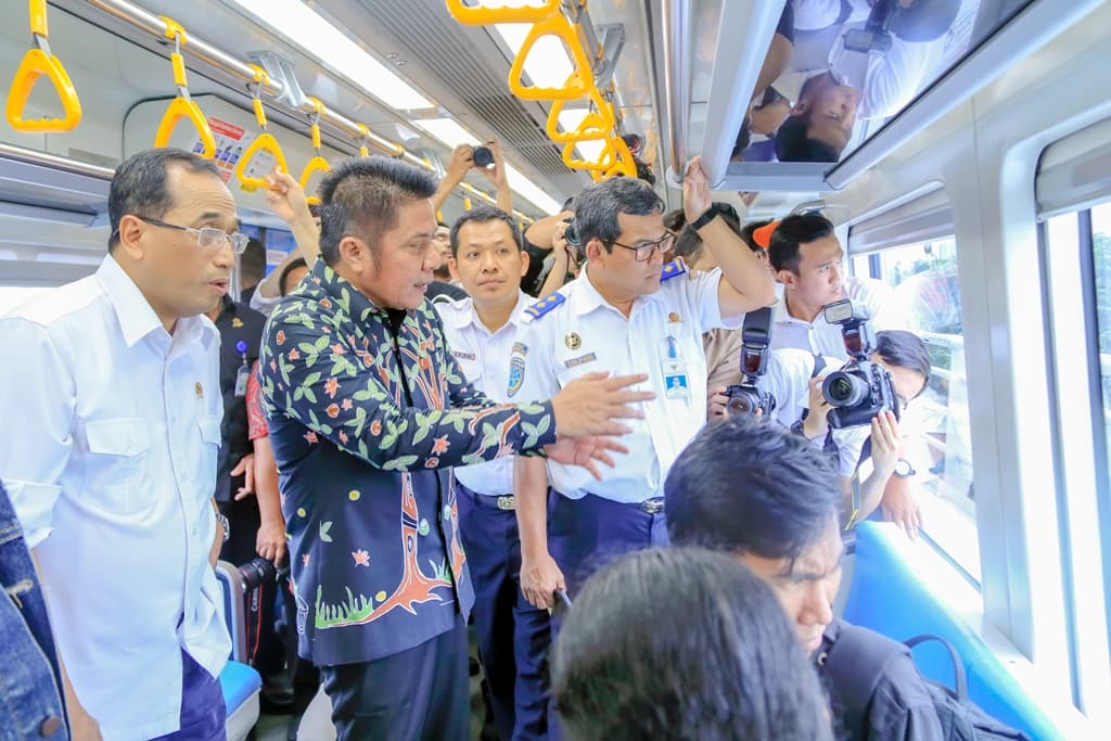 Menhub Ajak Milenial Naik LRT Palembang