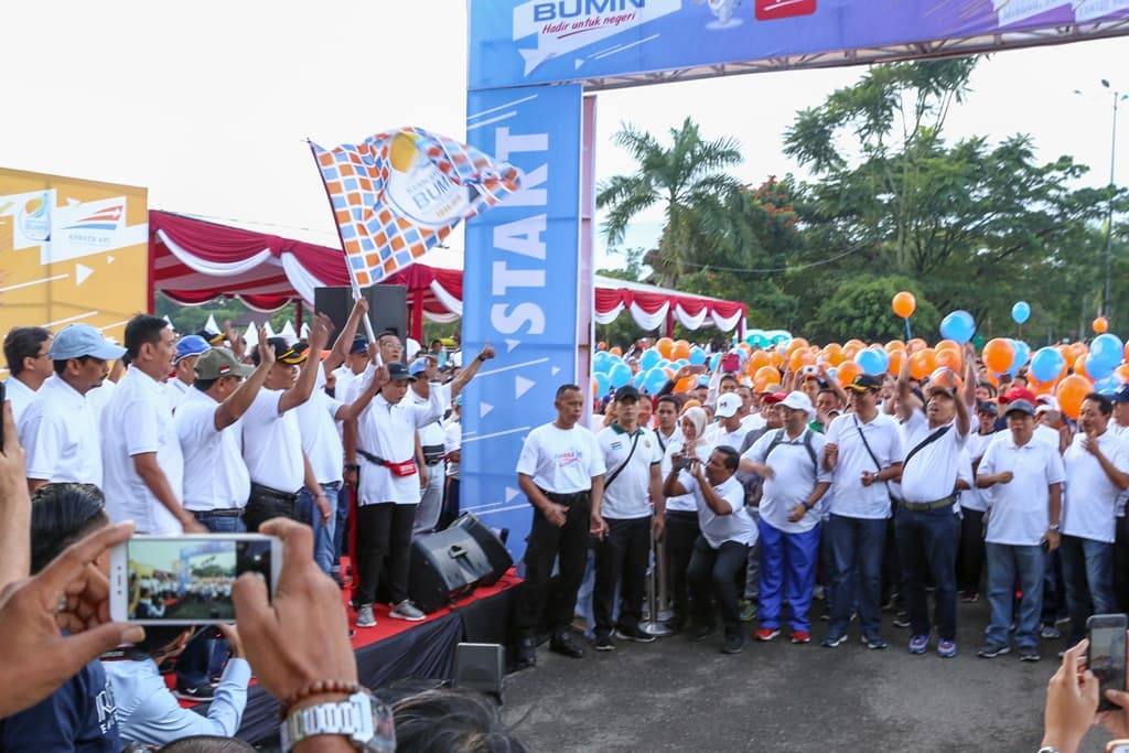 Peringati HUT Kementerian BUMN Ke-21, KAI Gelar Fun Walk