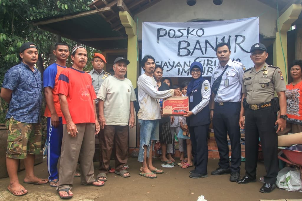 KAI Serahkan Bantuan untuk Korban Banjir dan Longsor di Wilayah DIY