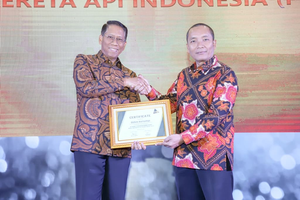 Direktur Keuangan KAI Raih Penghargaan di Ajang CFO BUMN Award 2019