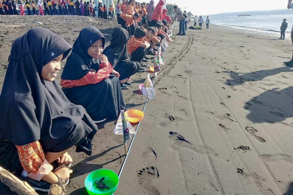 KAI Ajak Siswa Siswi SD Peduli Ekosistem Laut