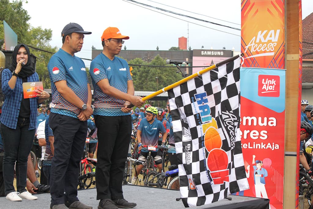 Sambut HUT, KAI Selenggarakan Gowes dan Bagi Sembako