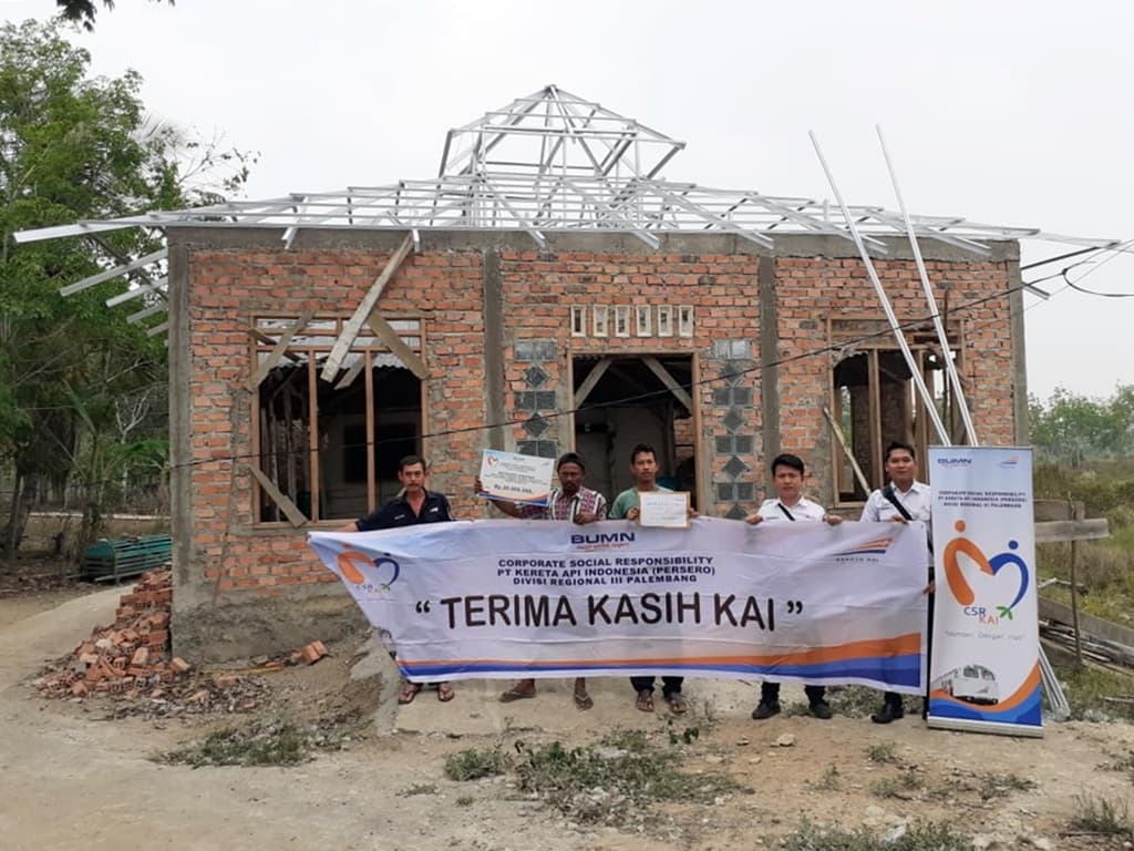 CSR KAI Serahkan Bantuan di Divisi Regional III Palembang