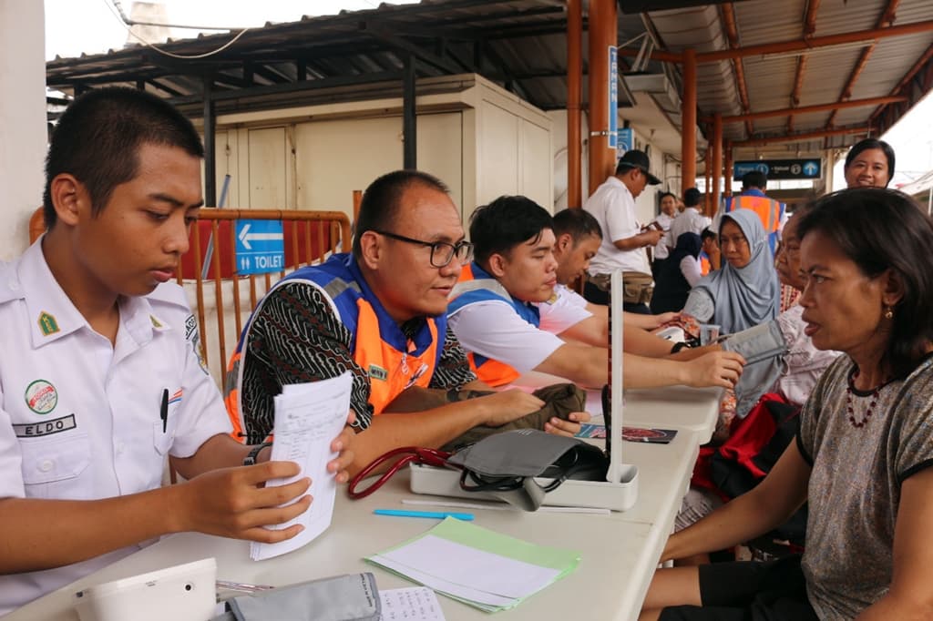 Peduli Korban Banjir, KAI Siapkan Pos Kesehatan dan Rail Clinic
