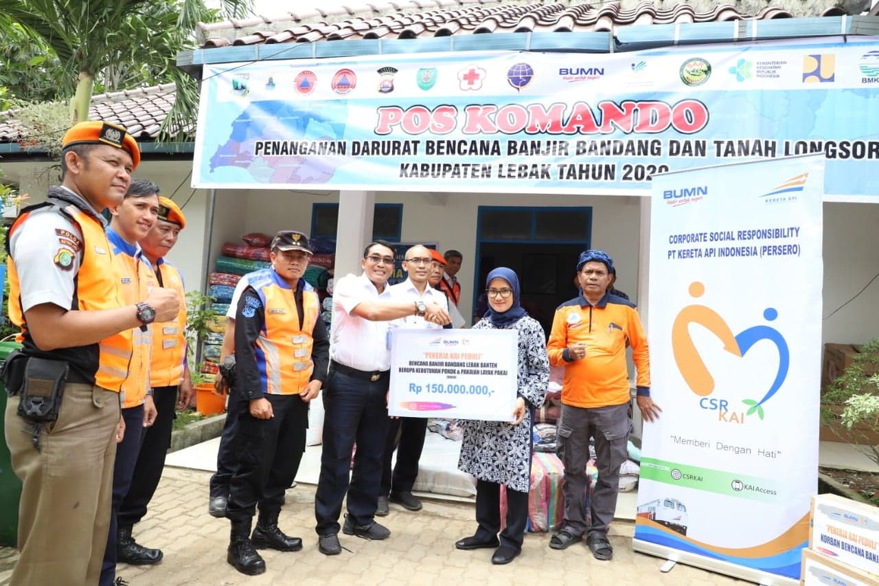 KAI Salurkan Bantuan Bencana Banjir Bandang Kabupaten Lebak Banten