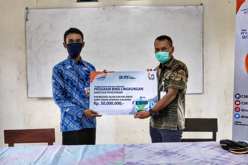 KAI Salurkan Bantuan Bina Lingkungan di Wilayah Daop 9 dan Daop 2