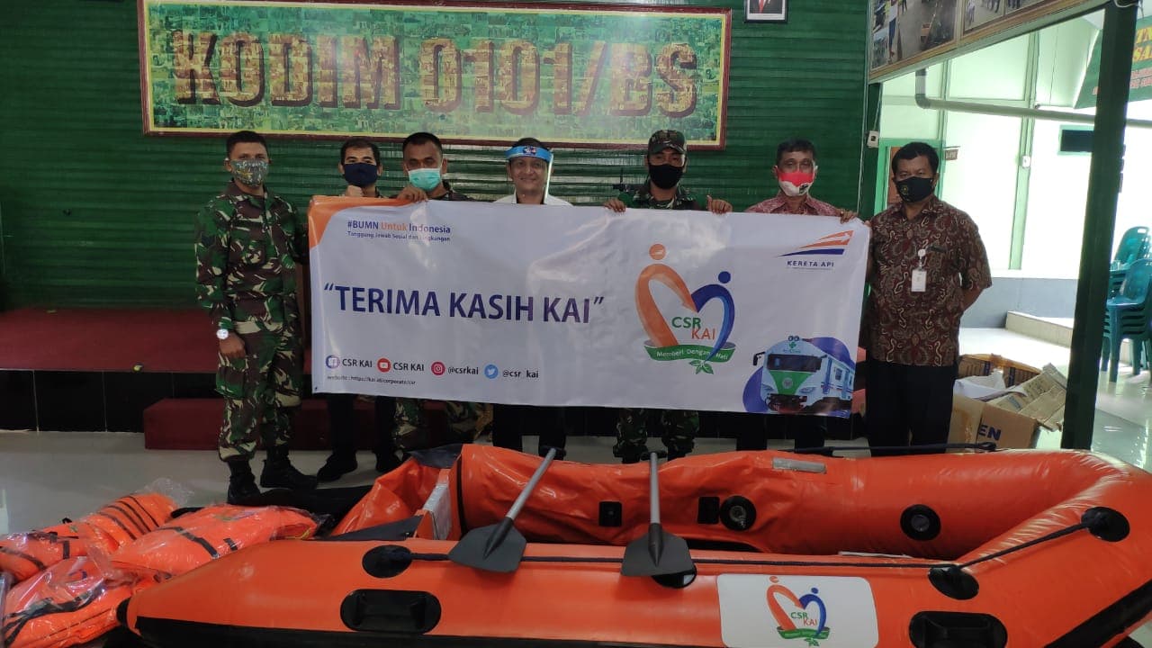 KAI Salurkan Perahu LCR di Aceh