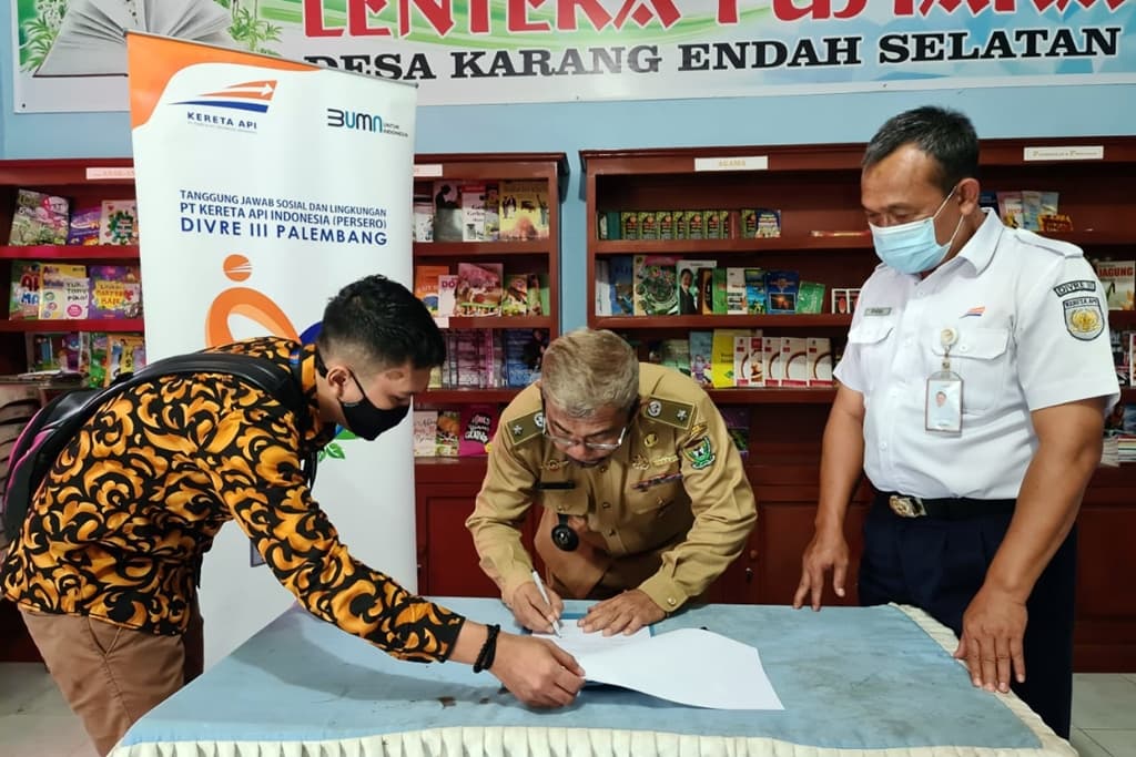 Divre III Palembang Salurkan Bantuan Program Bina Lingkungan