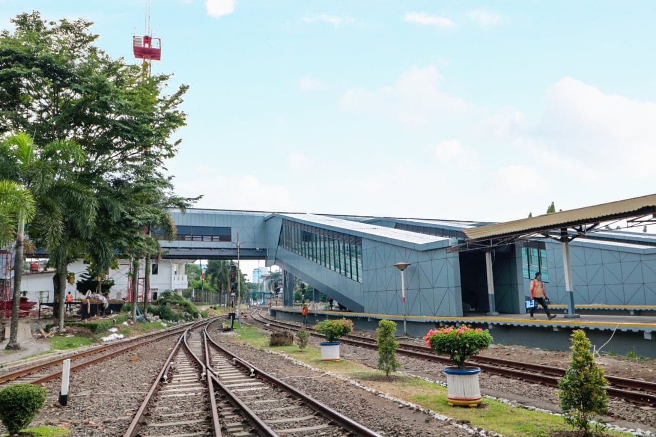 Buat Pelanggan Lebih Aman dan Nyaman, KAI Hadirkan Skybridge Stasiun Bandung