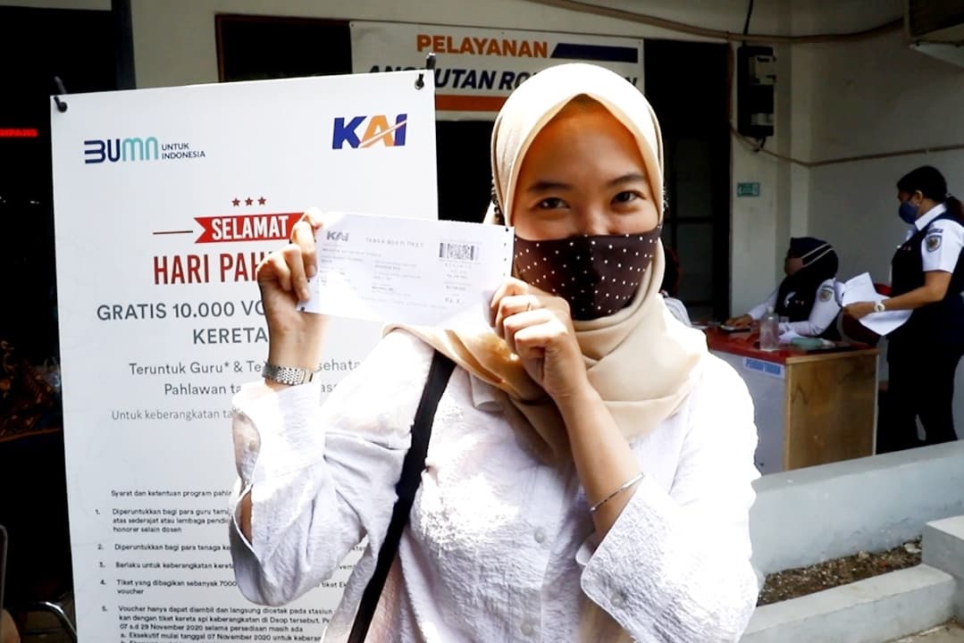 Guru & Nakes Nikmati Program Gratis Naik KA