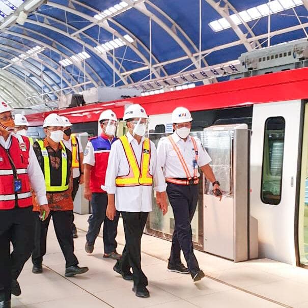 Dirut KAI dampingi Menhub Lakukan Uji Coba Persinyalan LRT Jabodebek