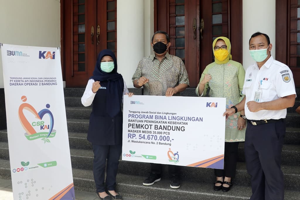Daop 2 Berikan Bantuan Masker kepada Pemkot Bandung