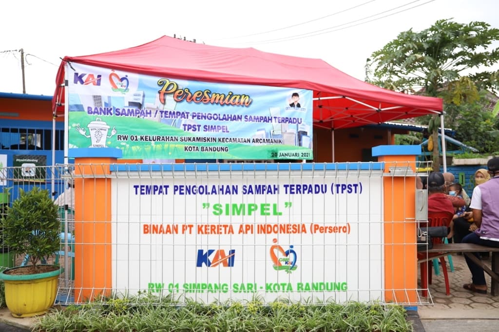 KAI Dukung Pengembangan Pengelolaan Sampah di Kelurahan Sukamiskin