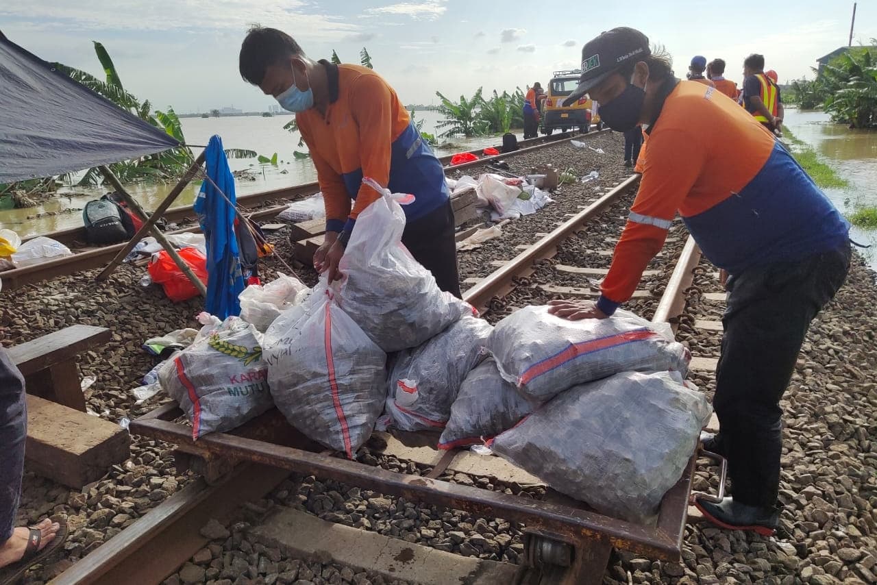 Jalur Belum Dapat Dilalui, KAI Batalkan Perjalanan KA dari dan Menuju Pasar Senen serta Gambir