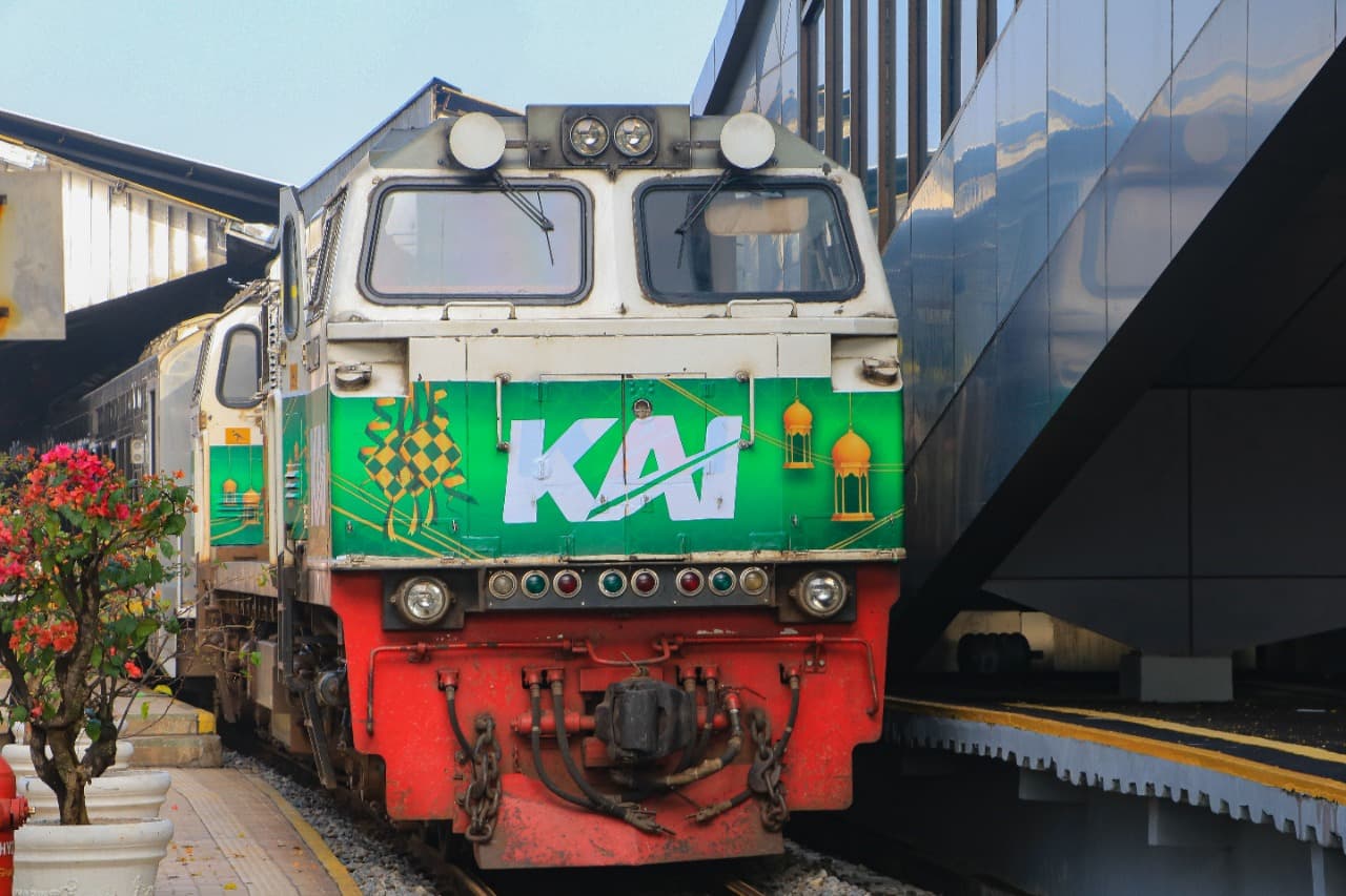 Sambut Ramadhan, KAI Hadirkan Ornamen Khusus di Kereta Api dan Stasiun