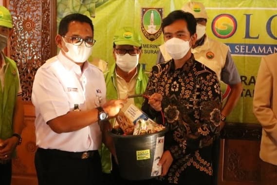 Daop 6 Salurkan Bantuan Sembako untuk Masyarakat Kota Surakarta