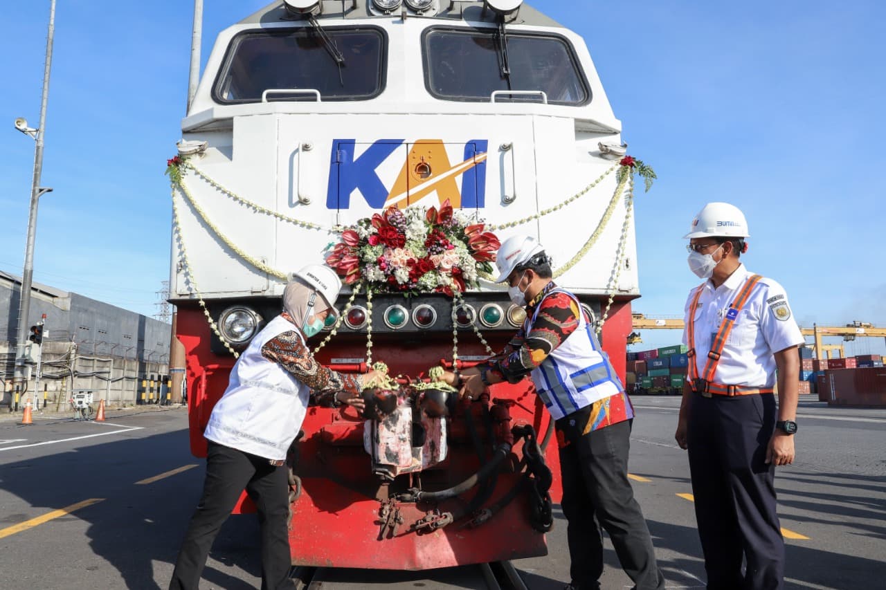 Efisiensi Distribusi Logistik, Kereta Api Terhubung dengan Pelabuhan