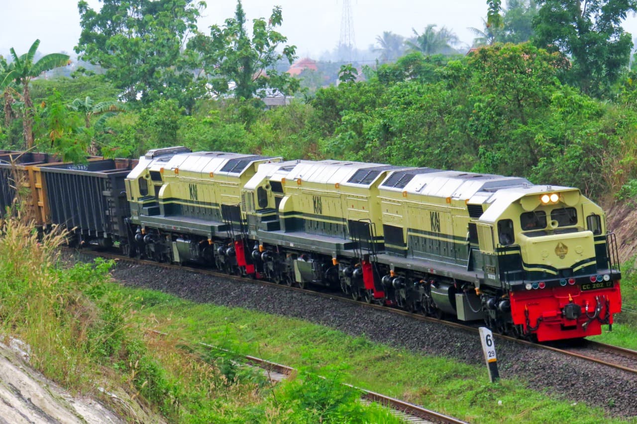 KAI Hadirkan Lokomotif Livery Vintage Era Tahun 1953-1991