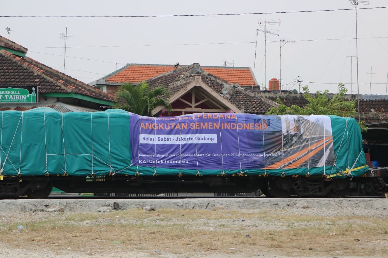 KAI Sepakati Kerjasama Angkutan Semen Bermuatan 400 Ton