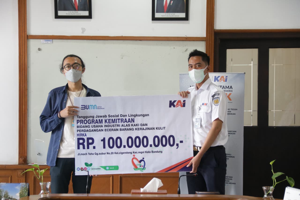 Peduli UMKM dan Lingkungan, Daop 2 Salurkan Bantuan Senilai 167 Juta