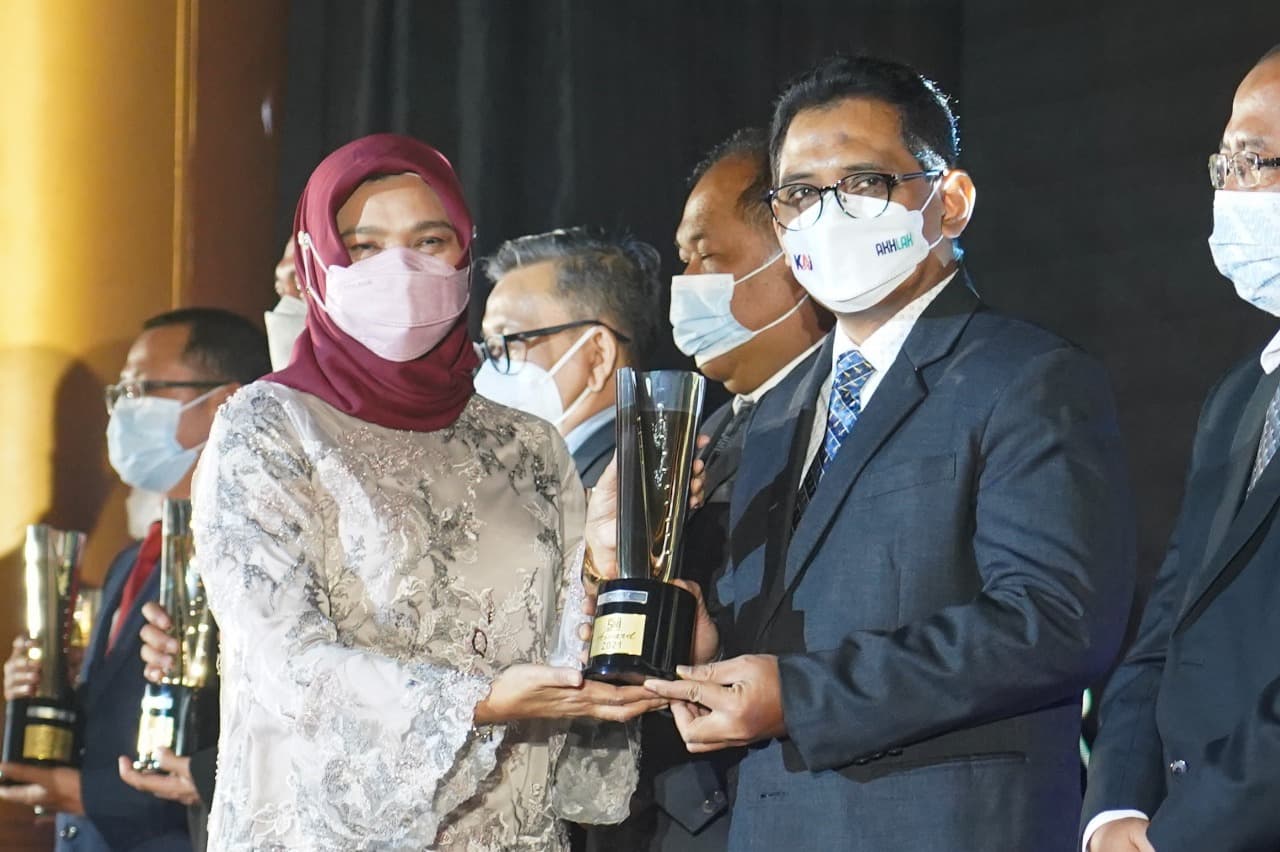 Pada Penganugerahan SNI Award 2021 KAI Group Raih 3 Penghargaan