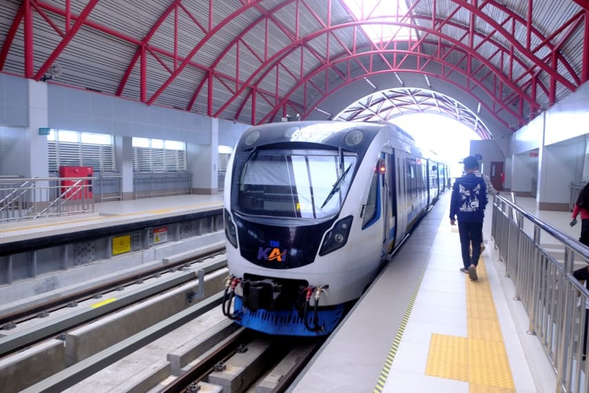 KAI Terapkan Pembayaran Non Tunai di Stasiun LRT Ampera