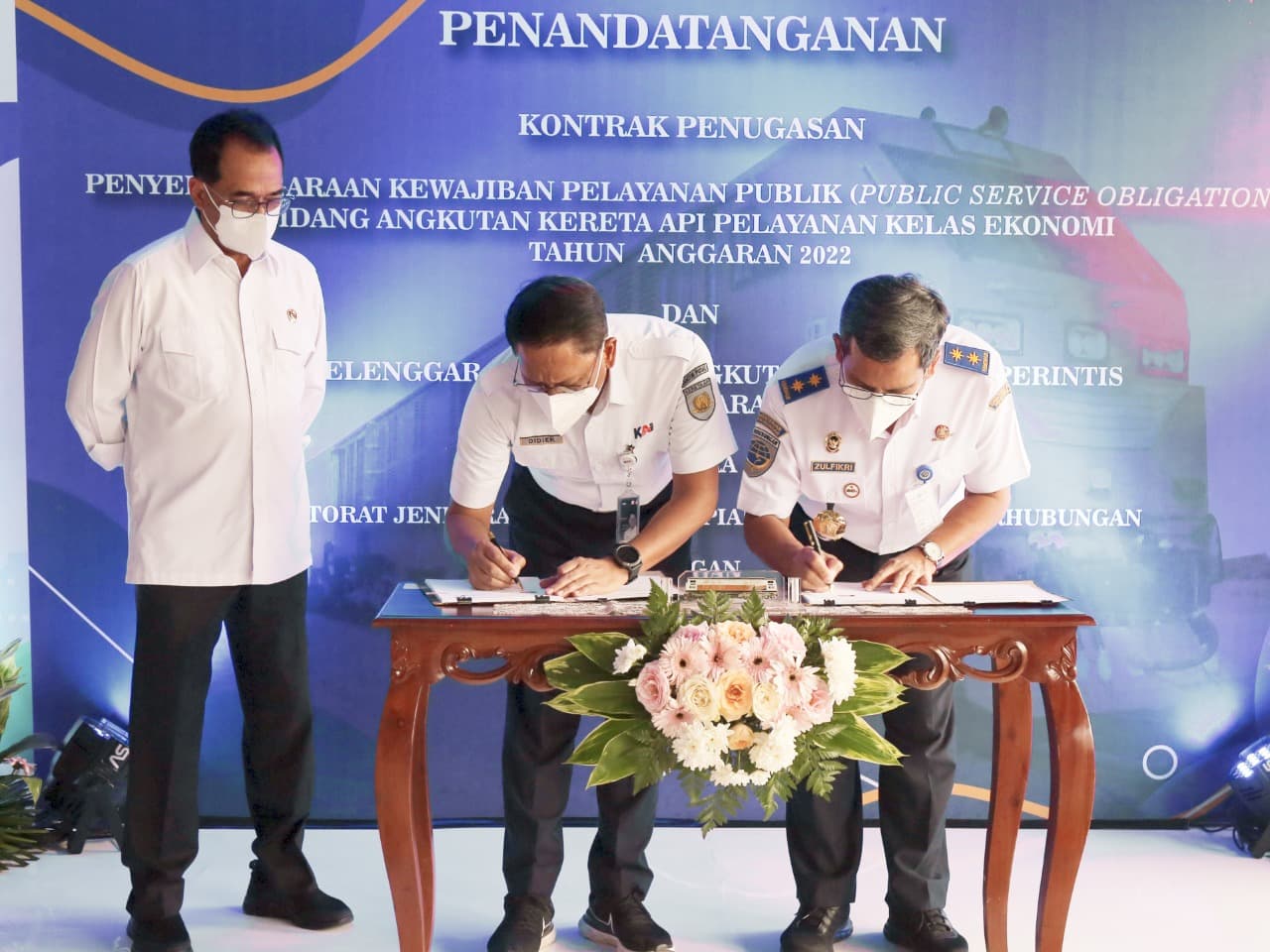 KAI Tandatangani Kontrak PSO KA Ekonomi dan Subsidi KA Perintis Tahun 2022