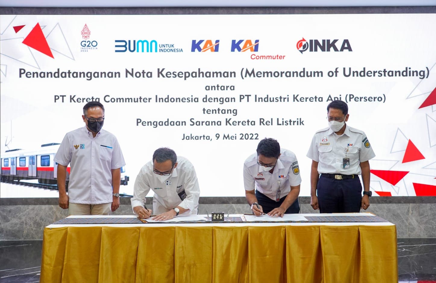 KAI Commuter dan PT INKA Sepakat Tandatangani MoU Pengadaan KRL