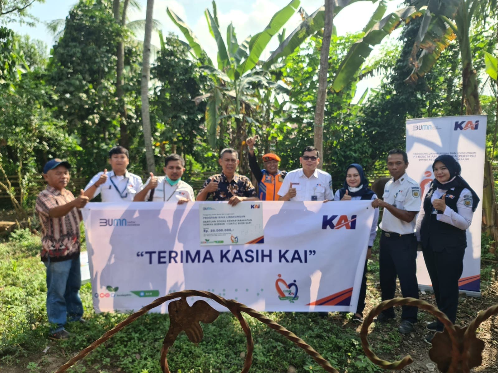 Melalui Program CSR, KAI Divre III Palembang Bagikan Hewan Qurban Pada Idul adha 1443H