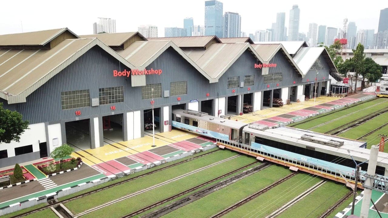 Melihat Langsung Fasilitas Balai Yasa Kereta Api Melalui Kegiatan Open House