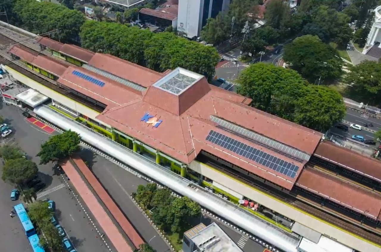 Mulai Beralih ke EBT, KAI Pasang Solar Panel di Stasiun dan Perkantoran