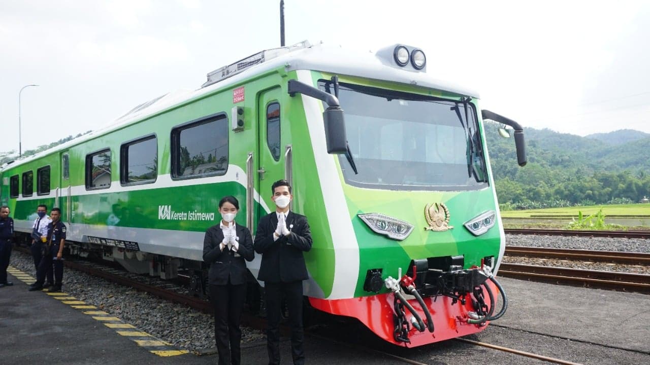 Mau Liburan Akhir Tahun yang seru ? Yuk, Naik Kereta Wisata