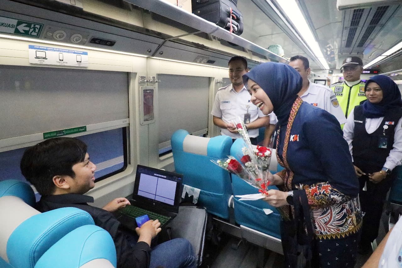 Suguhan KAI di Hari Pelanggan Nasional 2023
