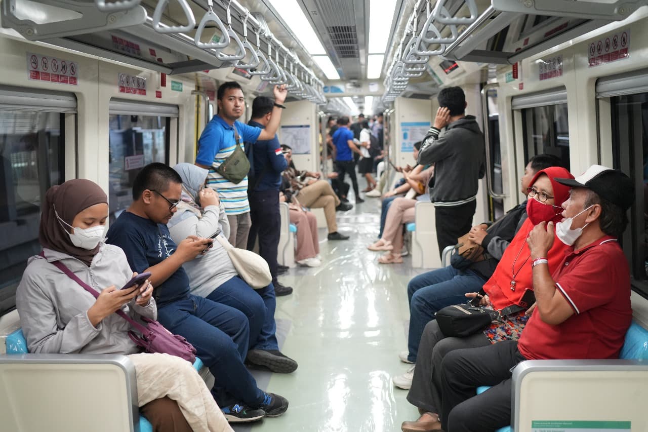 Yuk Liburan Akhir Pekan Naik LRT Jabodebek