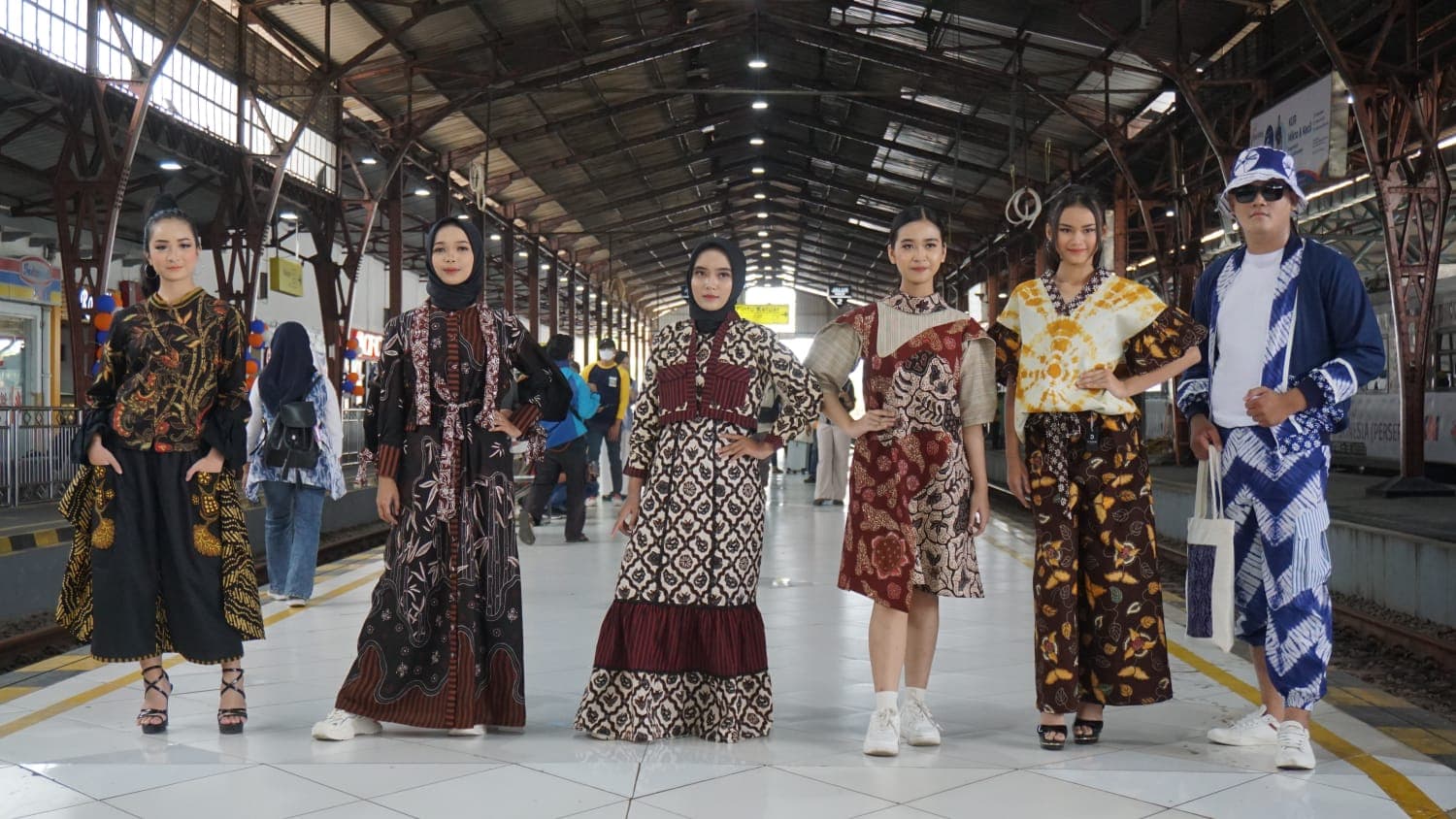 Peringati Hari Batik, KAI Gelar “Fashion Batik on The Train and Station”