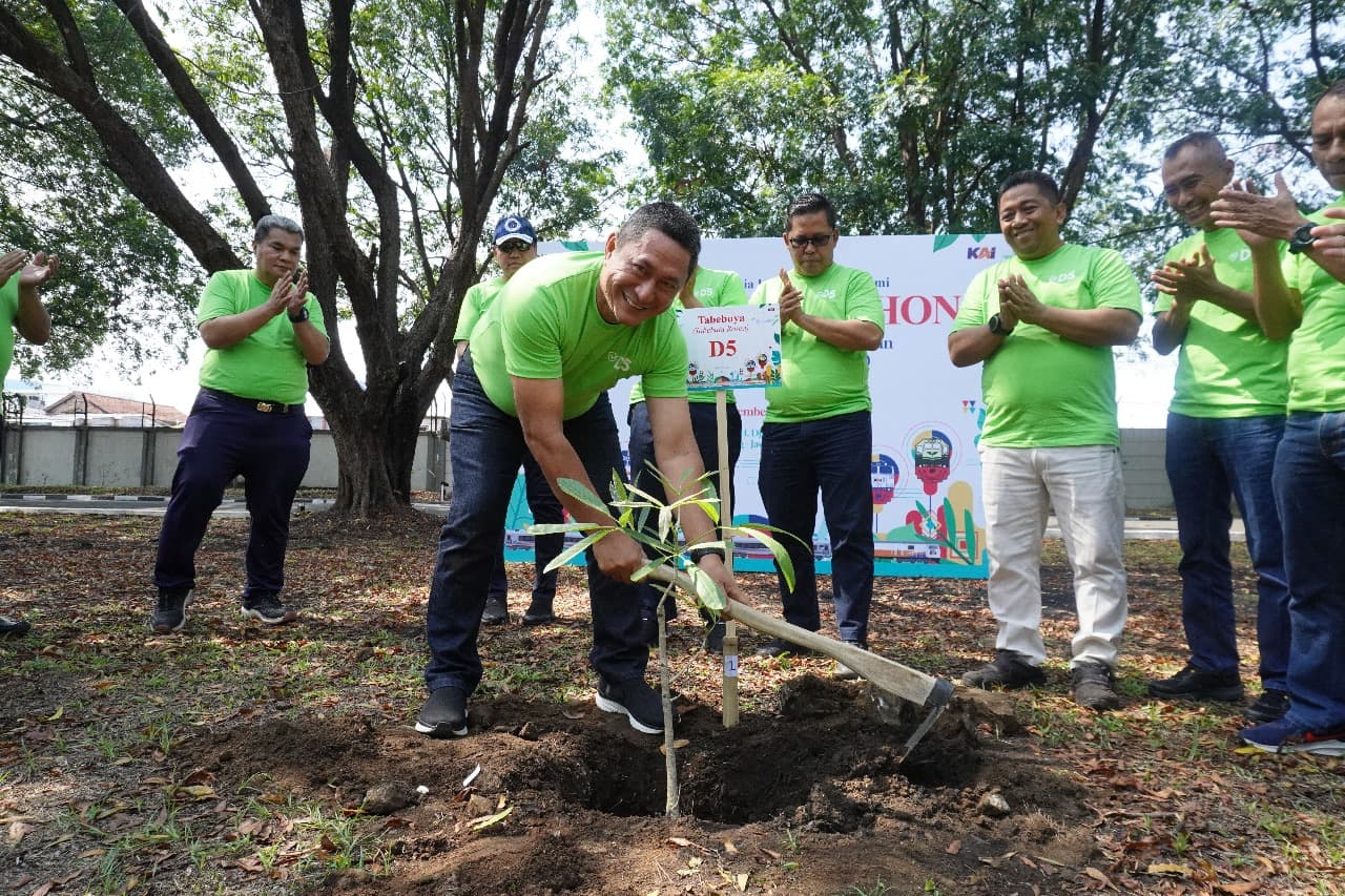 Konsisten Jaga Kelestarian Lingkungan, KAI Lakukan Penanaman Satu Juta Pohon